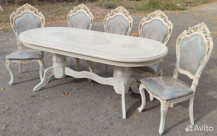 Стол и стулья