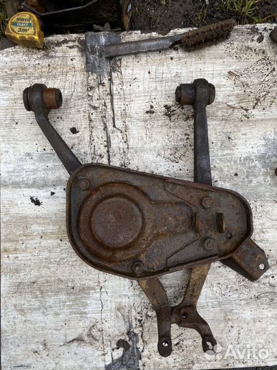 Нива Шевроле. Рычаг нижний (старого образца) и др