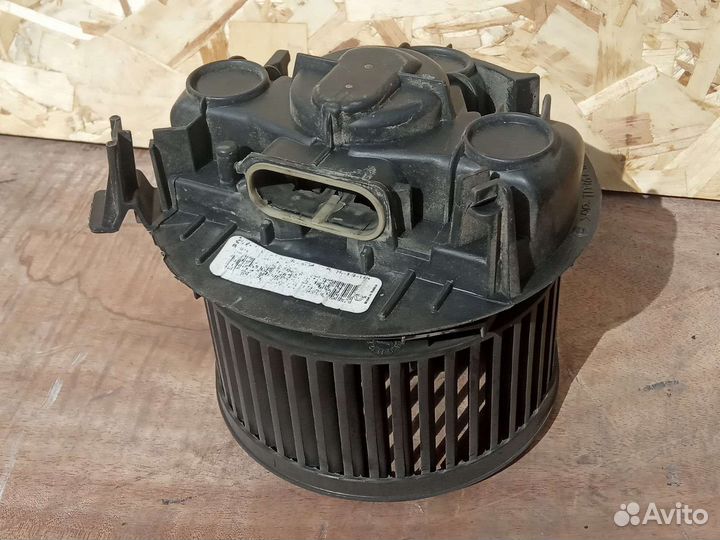 Моторчик печки Renault Logan