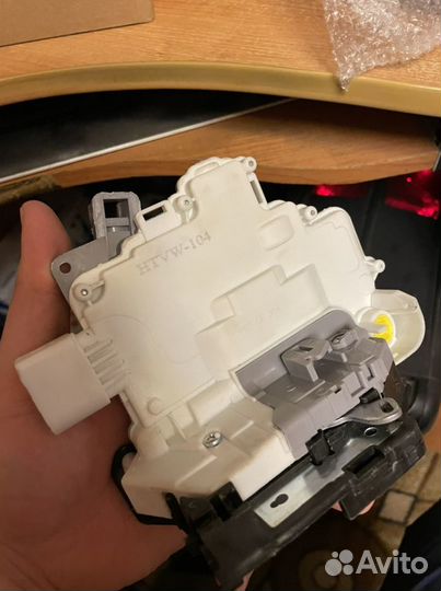 Замок передней левой двери на VW Passat b6 (NTY)