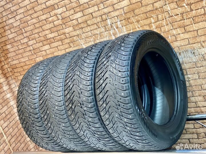 Nokian Tyres Hakkapeliitta 8 215/60 R16