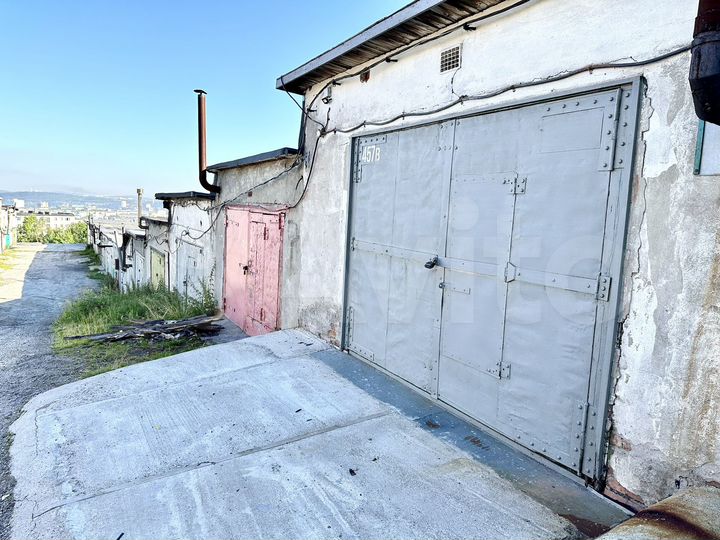 Гараж, > 30 м²