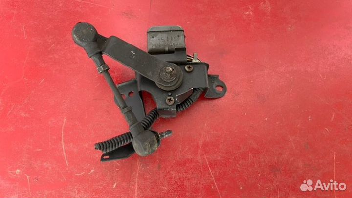 Датчик уровня просвета правый Toyota Celsior UCF21