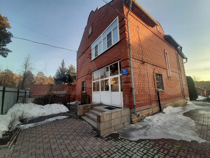 Дом 218 м² на участке 11 сот.