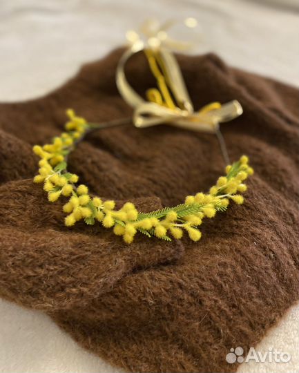 Венок на голову из мимозы