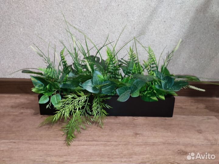 Искусственные цветы, растения в кашпо из дерева