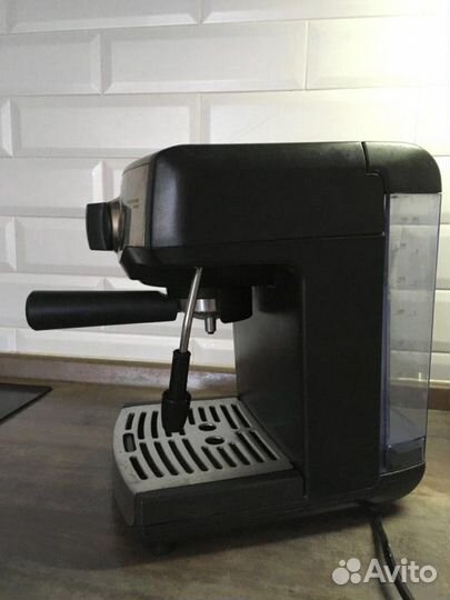Кофеварка автомат Bork 9617 с капучинайзером