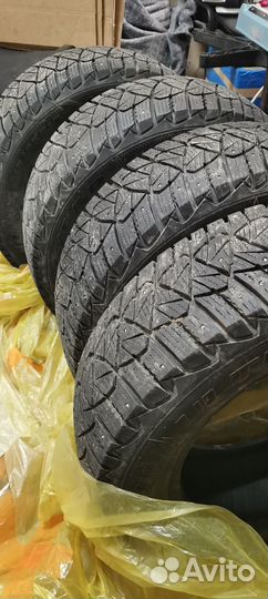 Goodyear Ultragrip 600 215/65 R16 98T