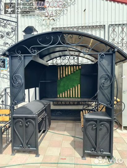 Мангал кованый с крышей
