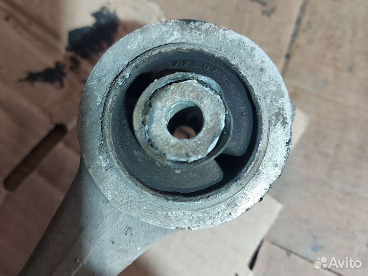 Рычаг верхний правый, левый на Mercedes w220