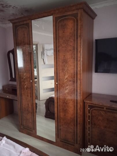 Спальный гарнитур