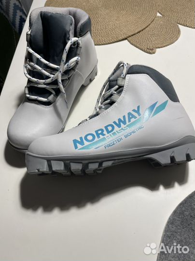 Лыжные ботинки