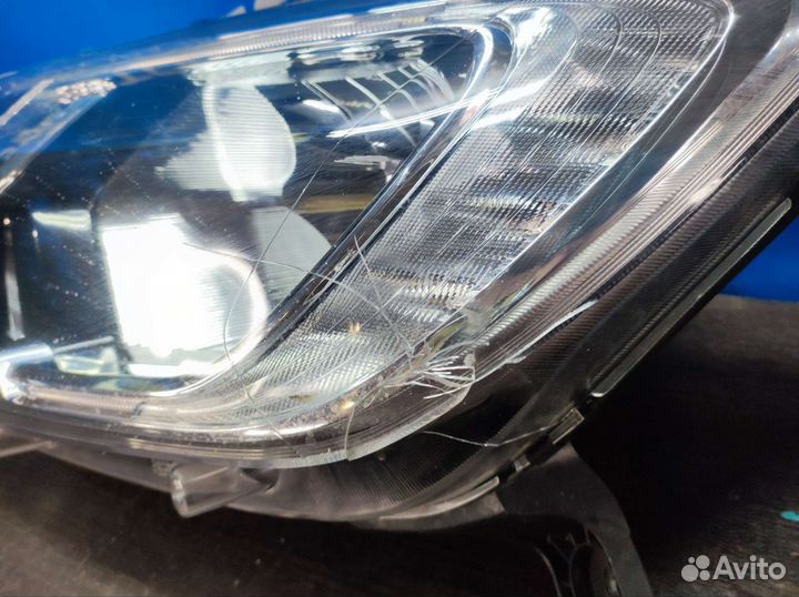 Левая фара с дхо Renault Logan 2 (Дефектная)