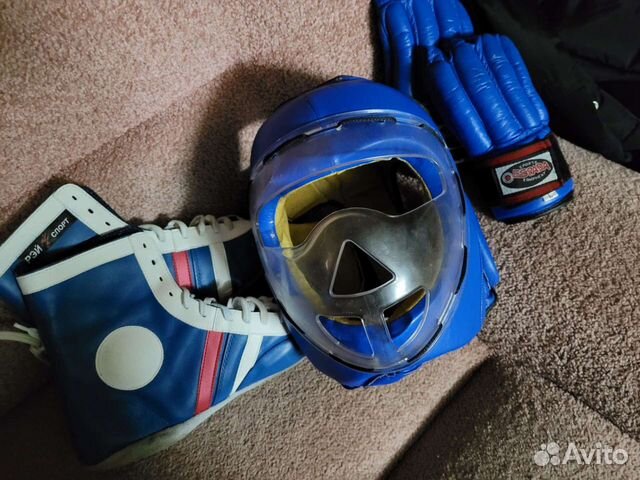 Обувь для единоборств, шлем и перчатки