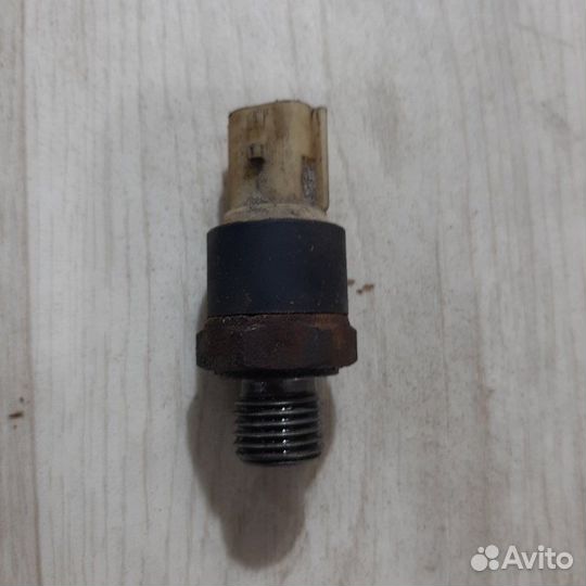 Датчик температуры охлаждающей жидкости Renault