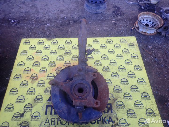 Кулак передний левый Honda CR-V 1996-2002