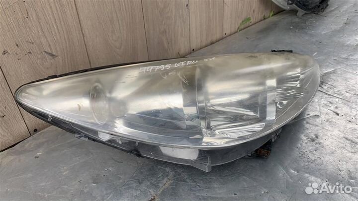 Фара правая от Peugeot 308 2007