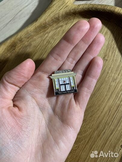 Значок коллекционный Московское метро Чистые пруды