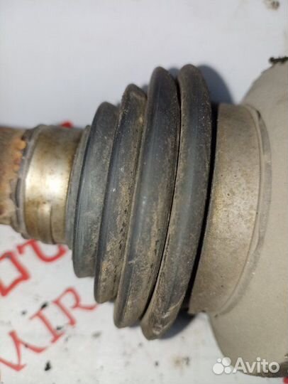 Привод задний левый Volkswagen Tiguan cawa 2010