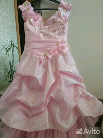 Нарядное платье