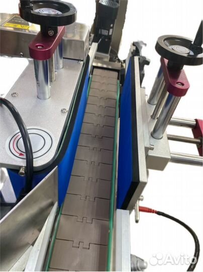 Автоматический этикетировщик для круглых бутылок