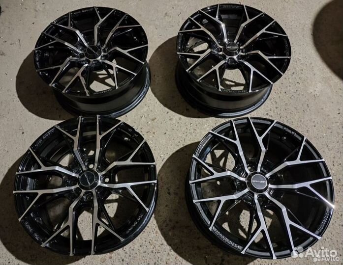 Литые диски Sakura Wheels вместе с резиной r15