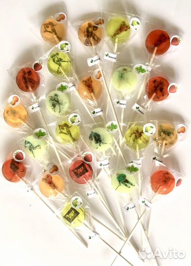 Пряники и леденцы на палочке с изображением