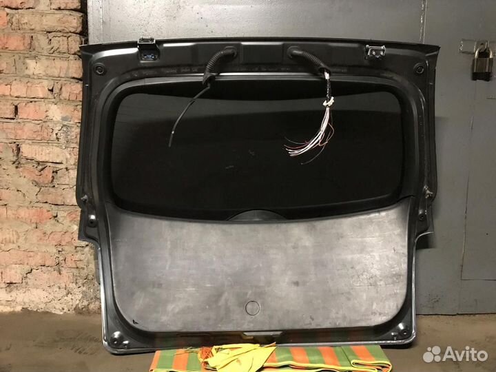 Дверь багажника Mazda