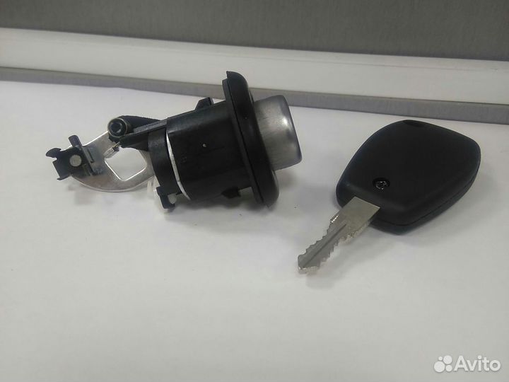 Замок личинка багажника Renault Logan 2010