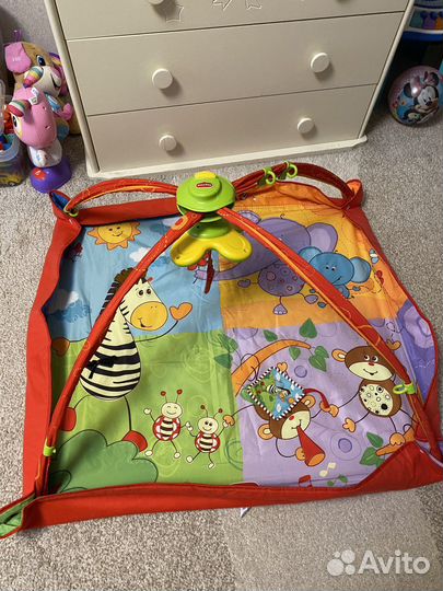 Развивающий коврик tiny love с игрушками