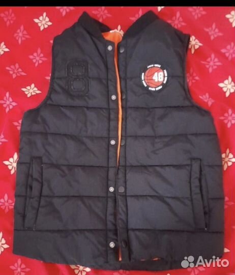 Продам жилет для мальчика,размер 146-152 HM