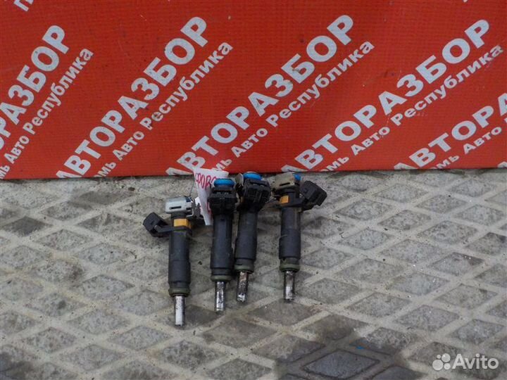 Форсунка топливная Opel Astra-H седан Z18XER 2008