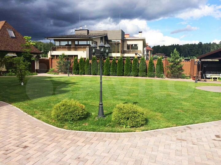 Коттедж 1100 м² на участке 24 сот.