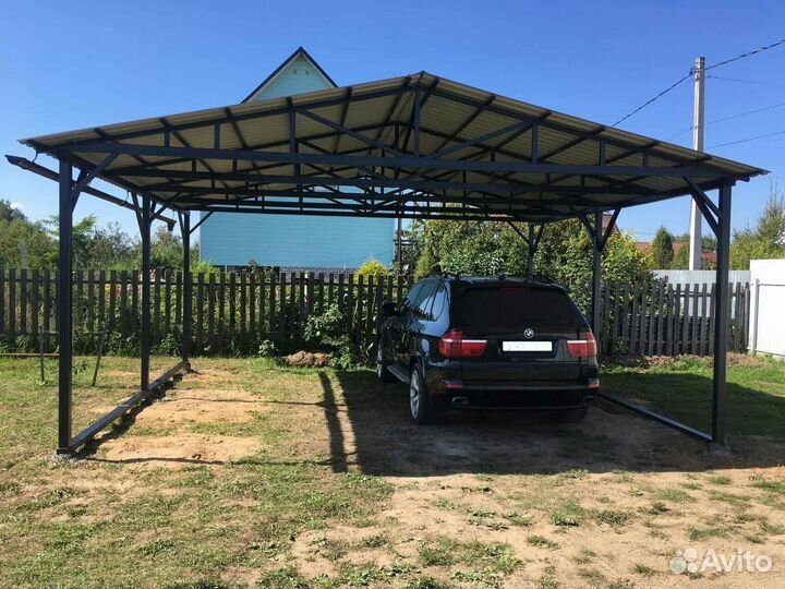 Двускатный навес для автомобиля из металла