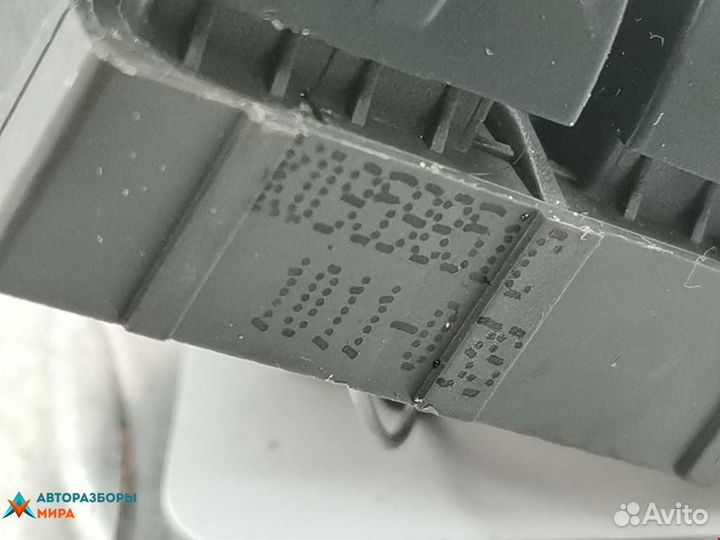 Блок управления стеклоподъемниками Audi A5 8T 2011