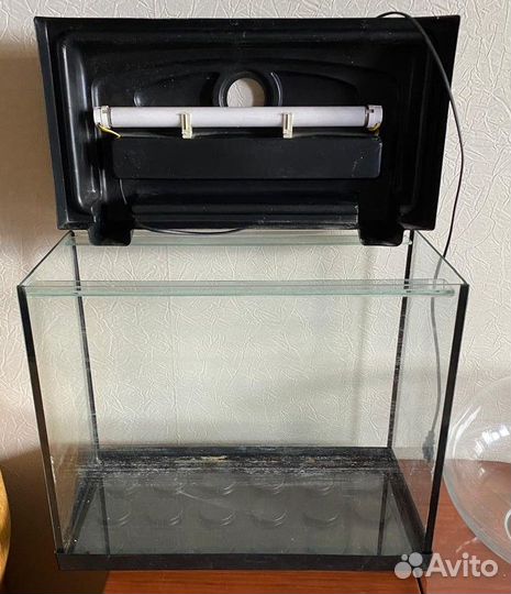 Емкость на 50 литров с аксессуарами для рыбок