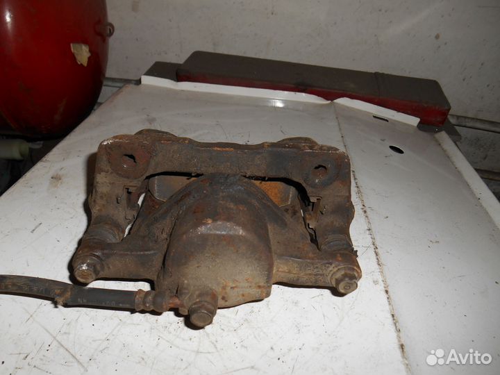 Передний правый суппорт Honda CR-V Хонда цр-В