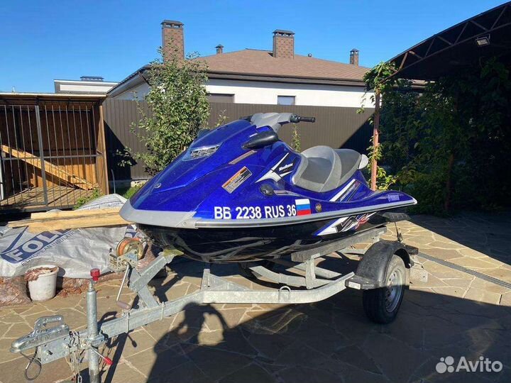 Продаётся гидроцикл Yamaha VX 1800 A-K