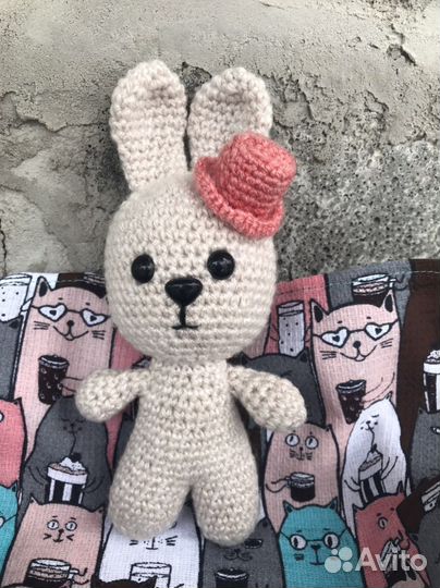 Зайчик в шляпке