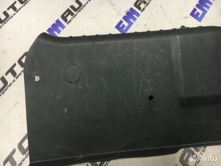 Накладка замка багажника Шевроле Авео T200