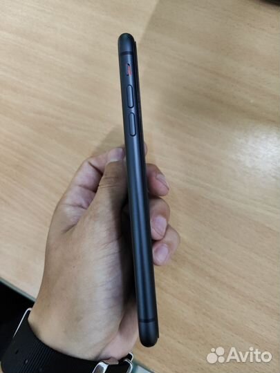 Продам iPhone 11