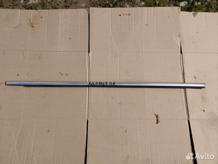 Молдинг стекла передний правый Honda Accord 7