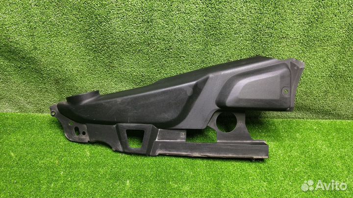 Левая подкапотная накладка порше каен 958