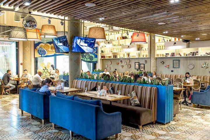 Кафе/ресторан, 350 м² с оборудованием и верандой