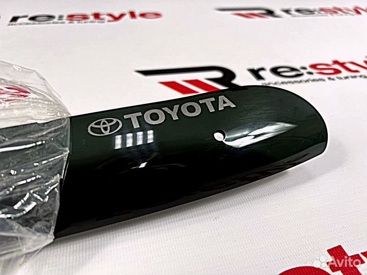 Дефлектор капота Toyota Hilux с15г Оригинал