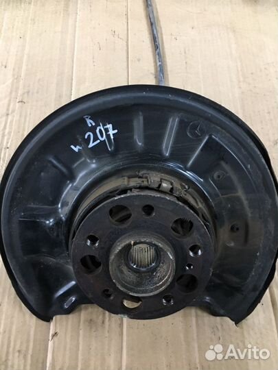 Цапфа задняя Mercedes w207