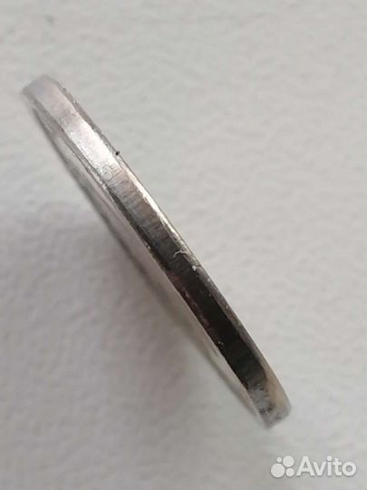 Монета одинаковая с двух сторон