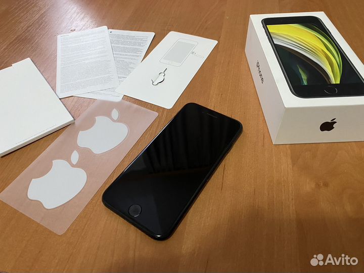 iPhone SE, 64 ГБ