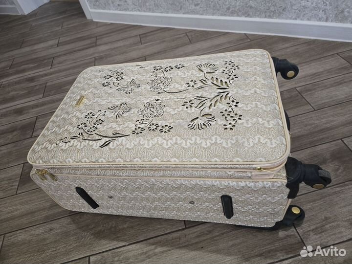 Чемодан на колесах