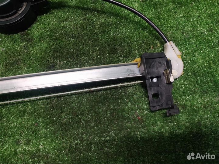 Стеклоподъемник задний правый Mazda 3 (BL) 2010